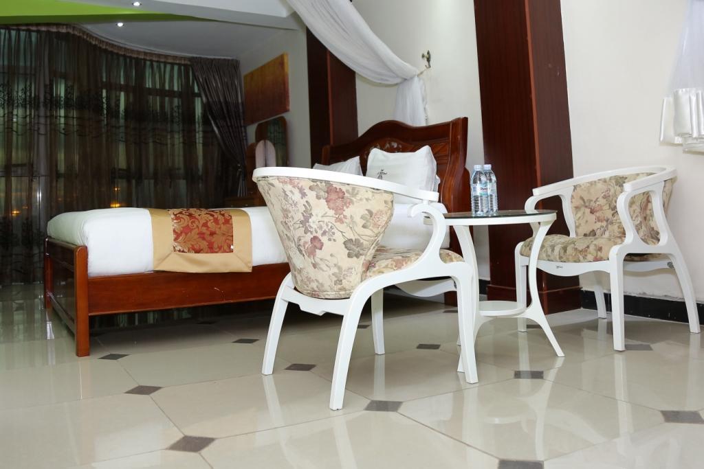 La Grande Hotel Kampala Exterior photo