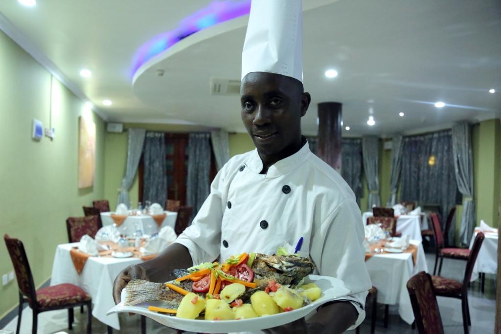 La Grande Hotel Kampala Exterior photo