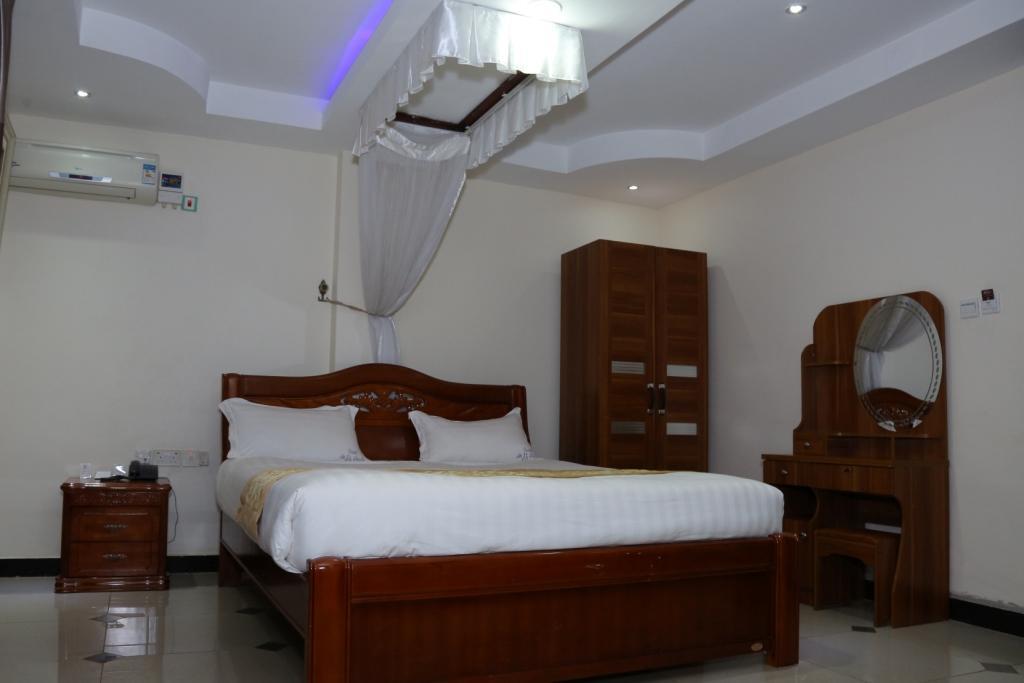 La Grande Hotel Kampala Exterior photo